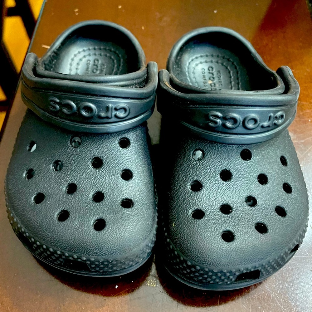 Toddler Unisex Black Crocs Size 6